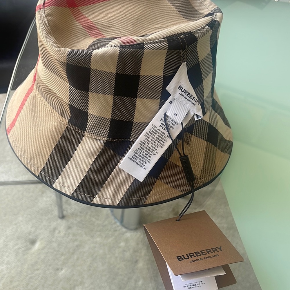 Authentic Burberry Reversible Bucket Hat Unisex. Medium.